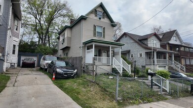 Building Photo - 3034 Glenway Ave