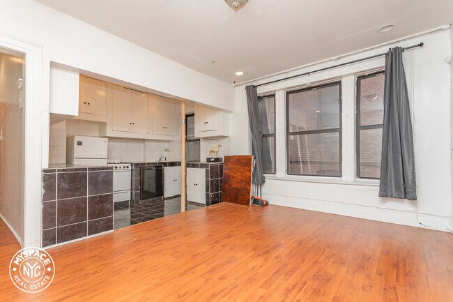 Building Photo - 327 Eastern Pkwy