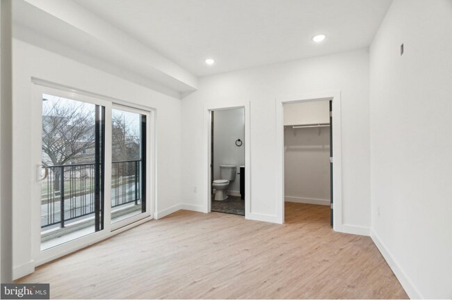 Foto del edificio - 4181 Mantua Ave