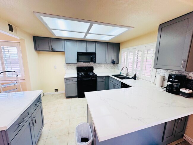 Foto del edificio - 2498 Ross Ave