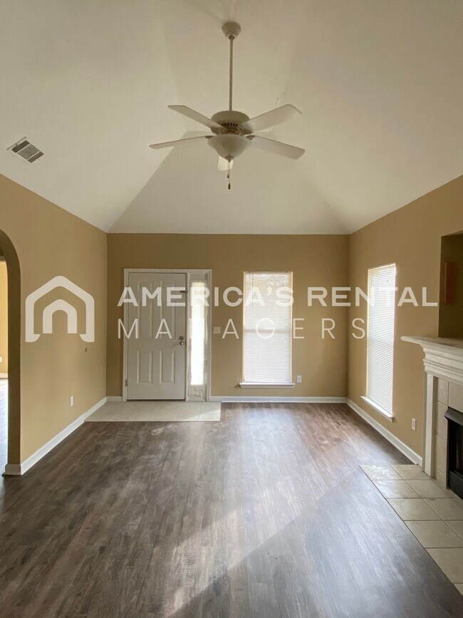 Building Photo - 525 Fox Run Cir