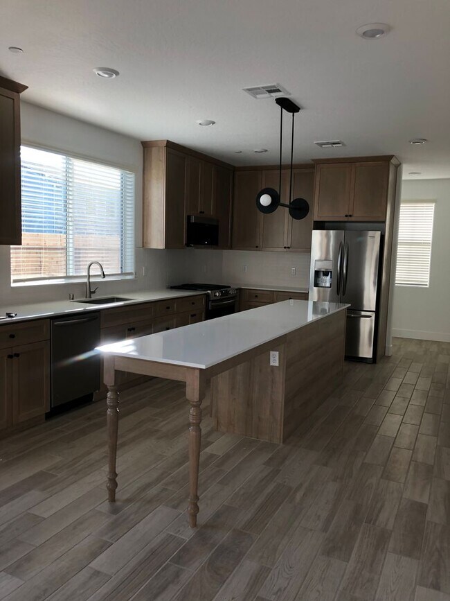 Building Photo - Gorgeous 2 story; 3 bedroom / 2.5 bath Home