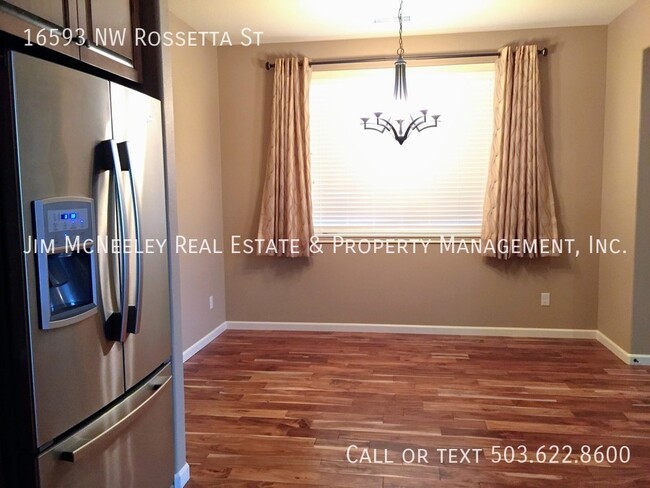 Foto del edificio - Beautiful 3 bed/ 3bath Town Home w/ AC, Fi...