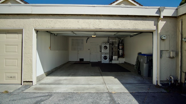 Building Photo - 263 Truckee Ln