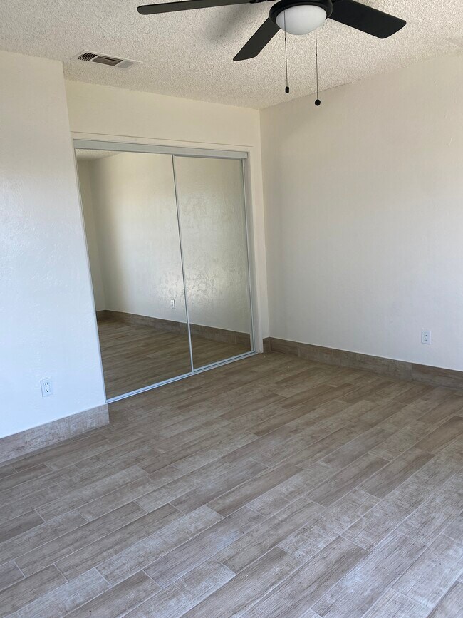 Dormitorio - 931 Julieann Ln