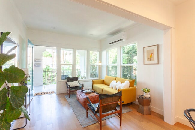 Living Room - 304 N Avenue 50