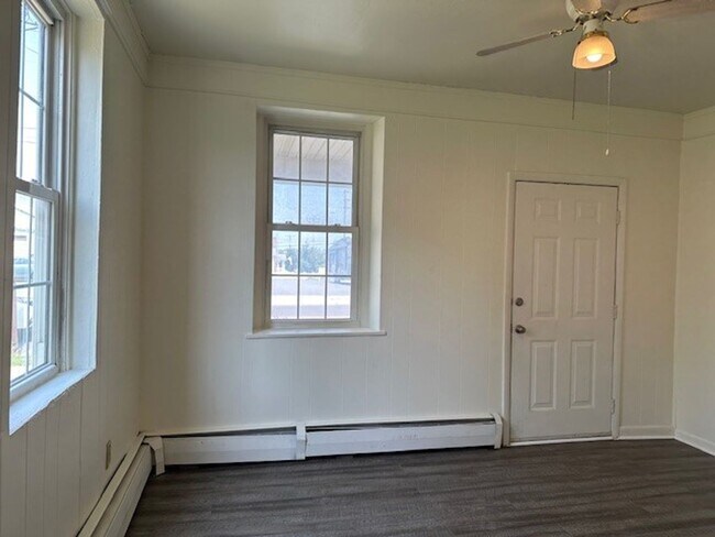 Building Photo - Palmyra School District 3 Story 1 Bedroom ...