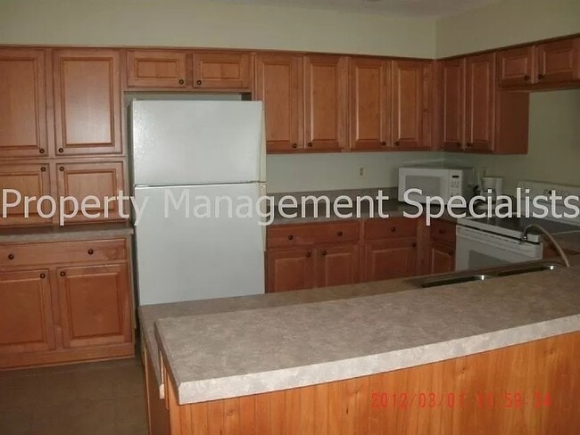 Building Photo - 119 Lake Dr
