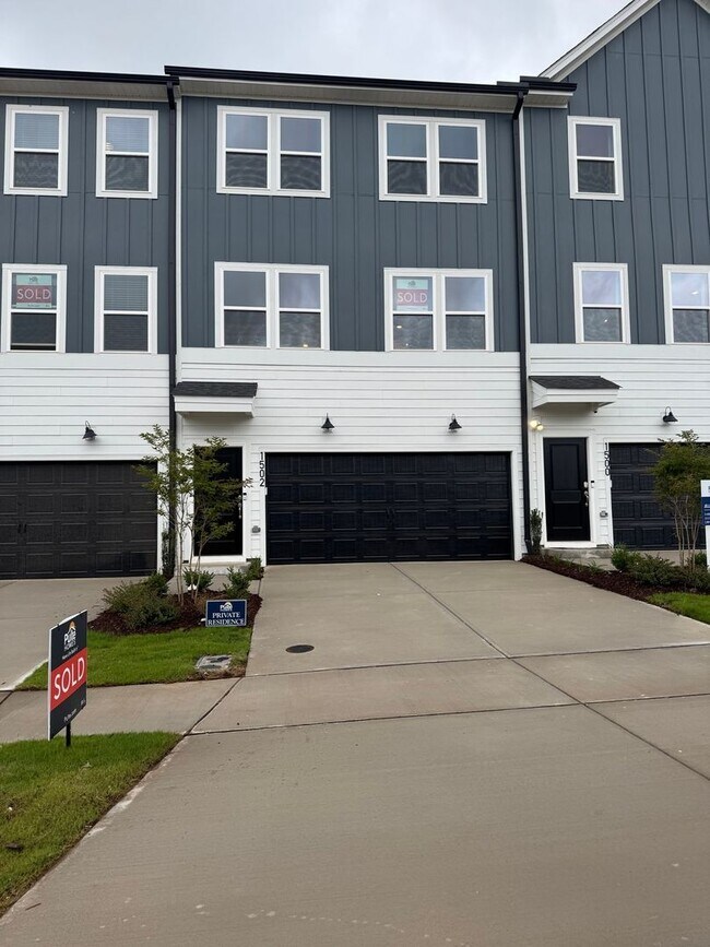 Foto del edificio - 1502 Tamarisk Ln