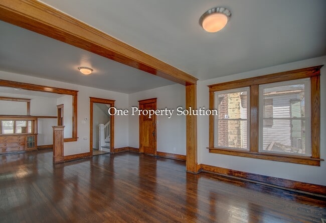 Building Photo - 456 Tyler St