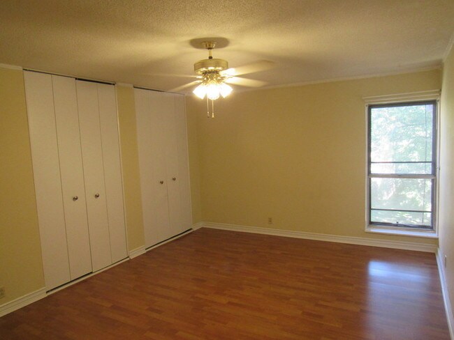 Building Photo - Spacious 2 Bedroom, 2 Full Bath Condo