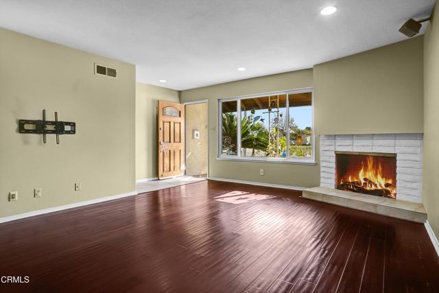 Building Photo - 1307 S Petit Ave