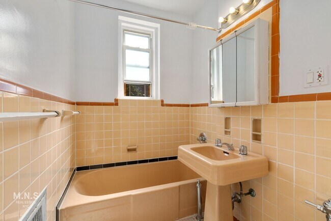 Foto del edificio - 2617 E 17th St