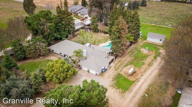 Building Photo - 4 br, 2.5 bath House - 2743 Nees