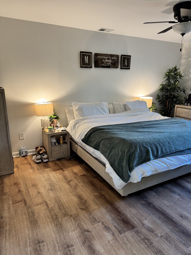 Master bedroom - 6103 Essex House Sq