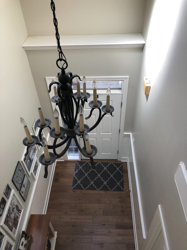 Building Photo - 5 Bedrooms and 2.5 Bathrooms with Views of the Rolling Hills of Corvallis Country Club