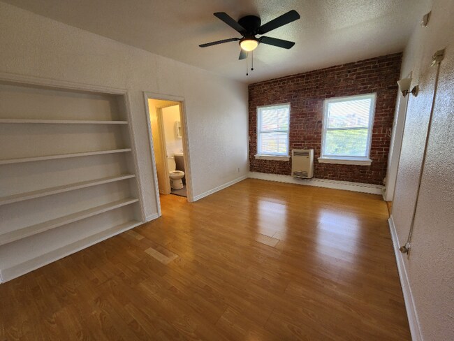 Foto del edificio - 3950 W 8th St