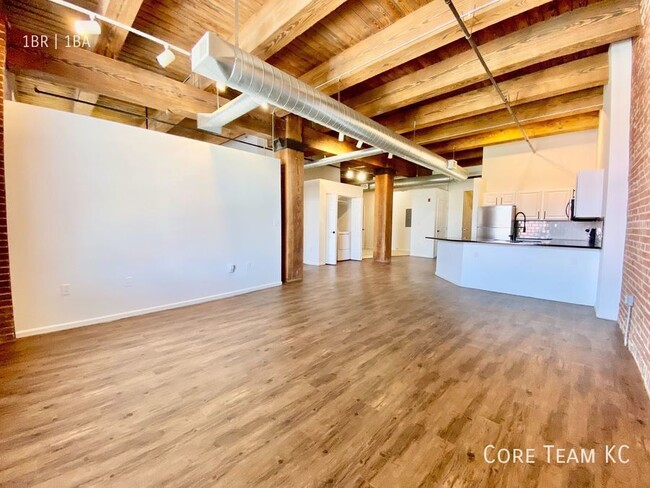 Building Photo - Spacious 1 Bed + Den Loft For Rent in the ...