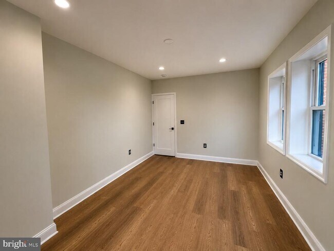 Foto del edificio - 6534 N Lambert St