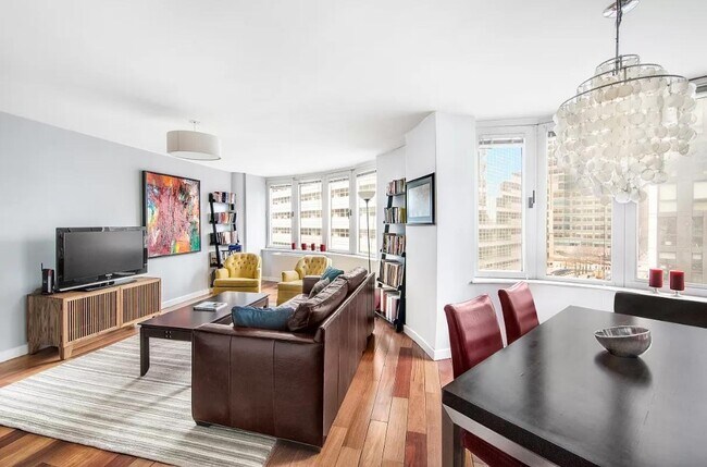 Building Photo - 275 Greenwich St