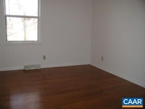 Building Photo - 113 Longwood Dr