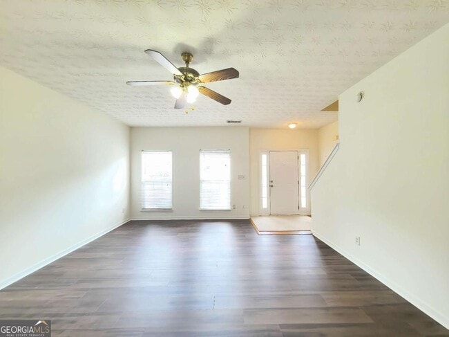 Foto del edificio - 619 Kenridge Way