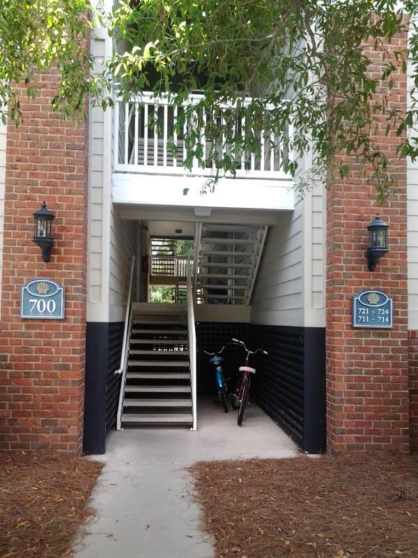 Building entrance - 1600 Long Grove Dr