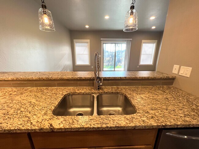 Building Photo - 3864 Creek View Dr