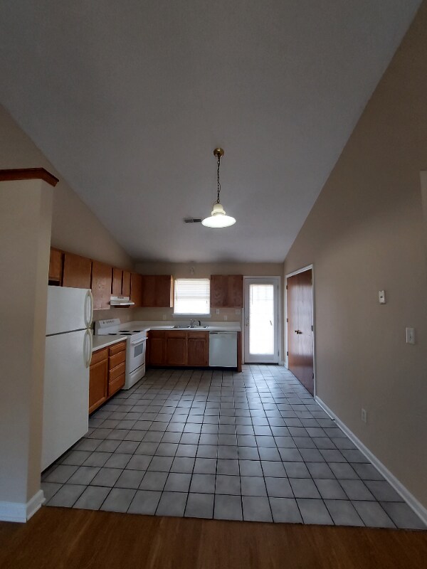 Foto del edificio - 220 Wyndham Cir
