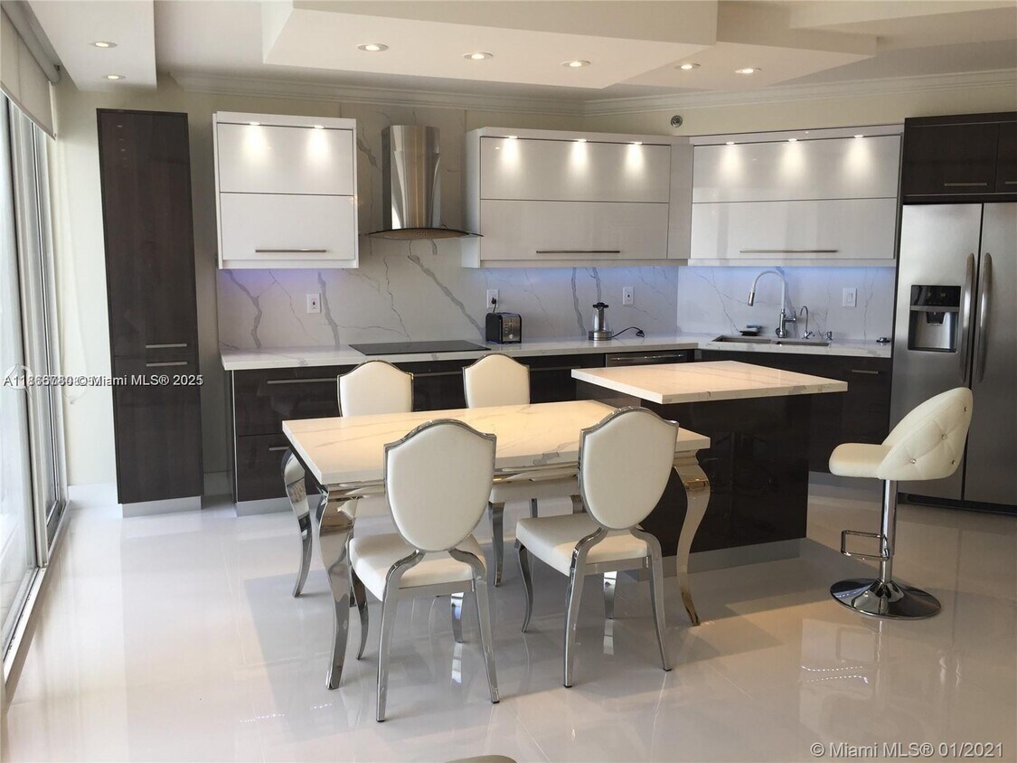Foto principal - 16485 Collins Ave
