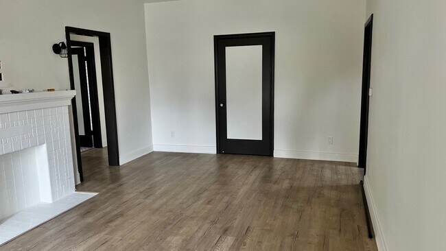 Building Photo - 4057 W 28th St