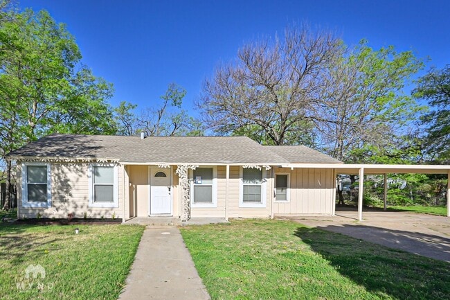 Building Photo - 404 Lanola Ct