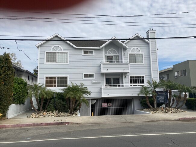 Foto del edificio - 5224 Kester Ave