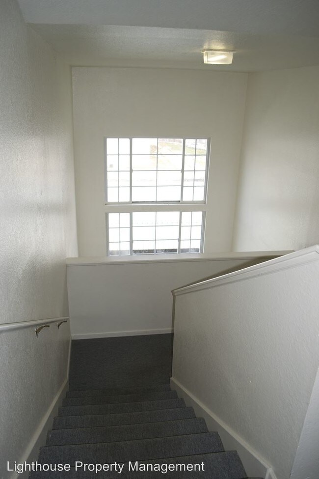 Building Photo - 585 W Randall St