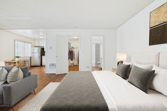 Building Photo - Gilmore  Apartments Van Nuys