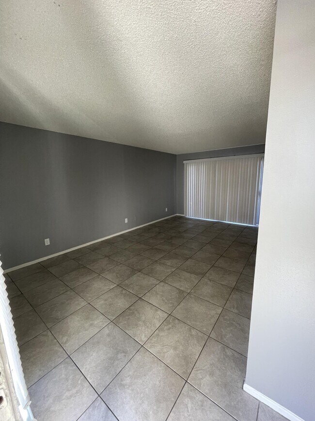 Building Photo - 14318 Augusta Dr