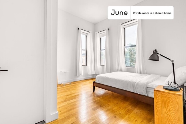 Building Photo - Room in Shared 5 bed/3 bath home