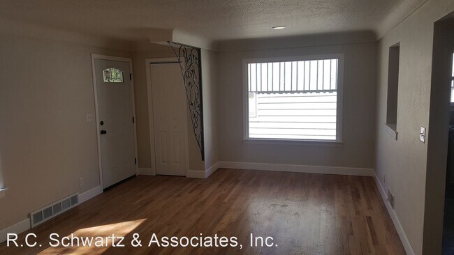Building Photo - 3 br, 1 bath House - 3204 W. Hoffman