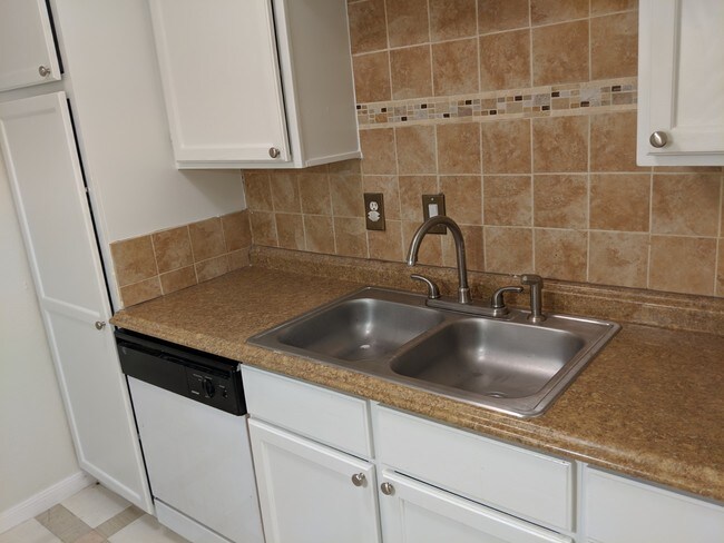 Foto del edificio - 6606 De Moss Dr