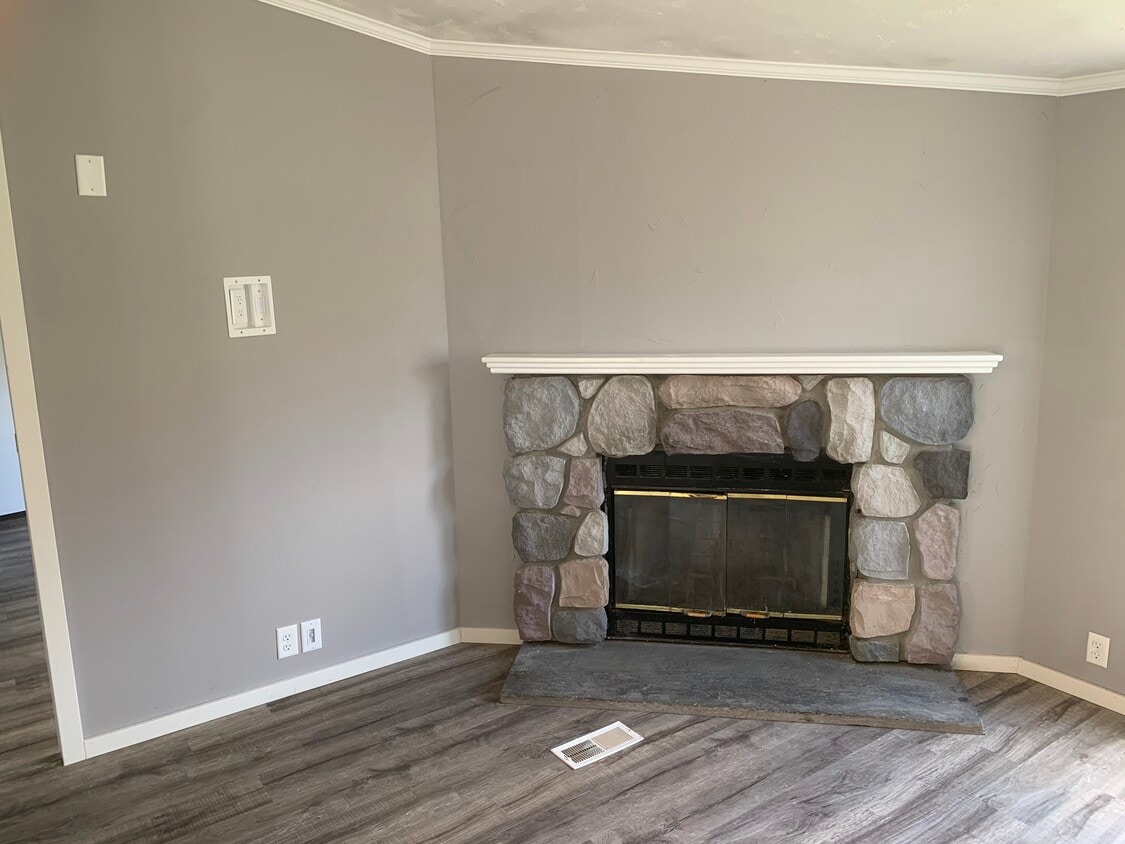 Living Room - 14118 Lincoln Lake Avenue