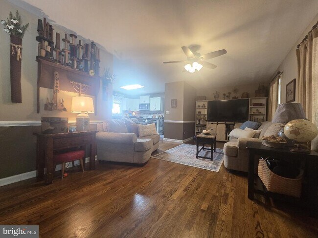 Foto del edificio - 3201 Lakeview Pkwy