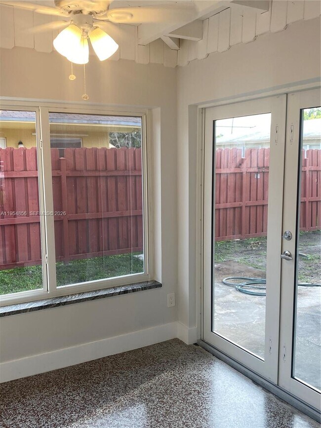 Building Photo - 9435 SW 39th St