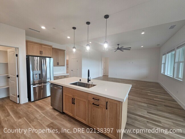 Foto del edificio - Amazing Views from This Brand-New House in River Ridge Subdivision