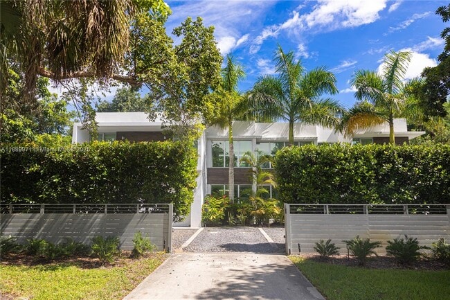 Foto del edificio - 6790 SW 72nd St