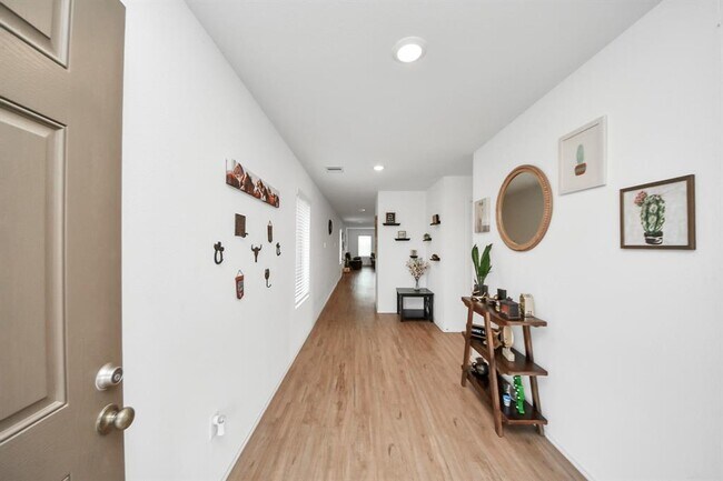 Foto del edificio - 7319 Clover Chase Dr
