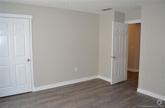 Building Photo - 140 Maple Ave
