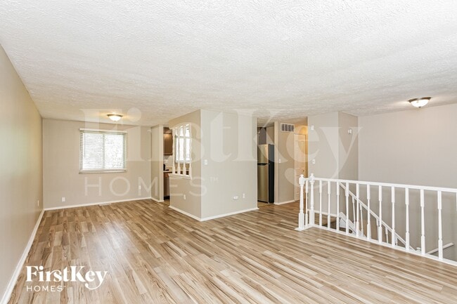 Building Photo - 910 Woodlark Dr