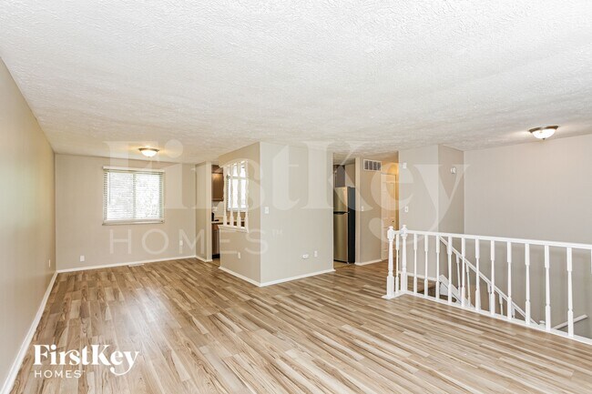 Foto del edificio - 910 Woodlark Dr