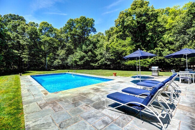 Building Photo - 14 Mountain Laurel Ln