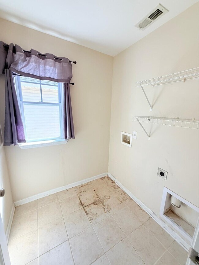 Foto del edificio - 915 Oglethorpe Dr